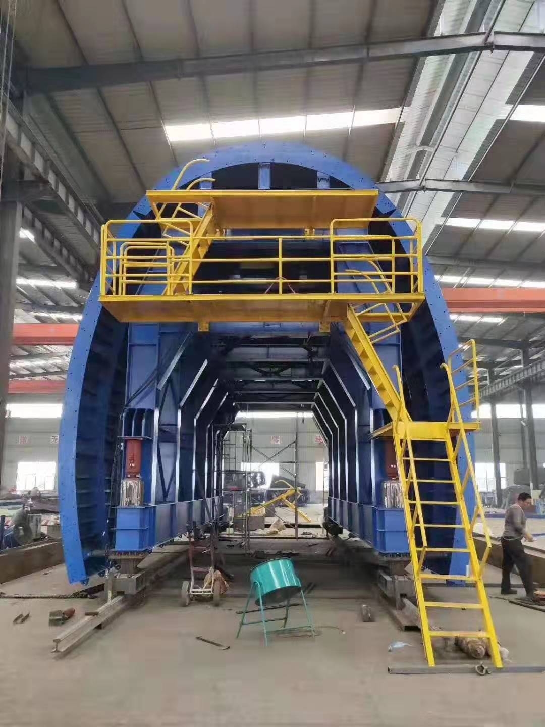 隧道仰拱混凝土施工专用液压自行式仰拱栈桥