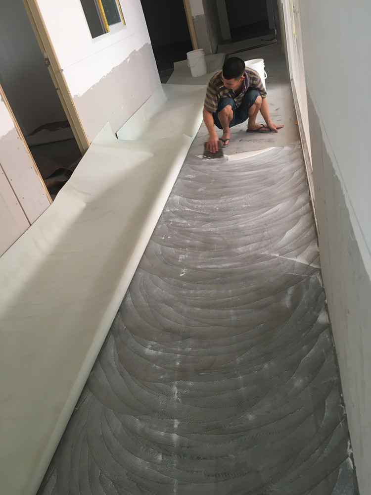 pvc塑胶地板胶施工刮刀   品名:胶水刮刀 规格:21 cm 单价:40元