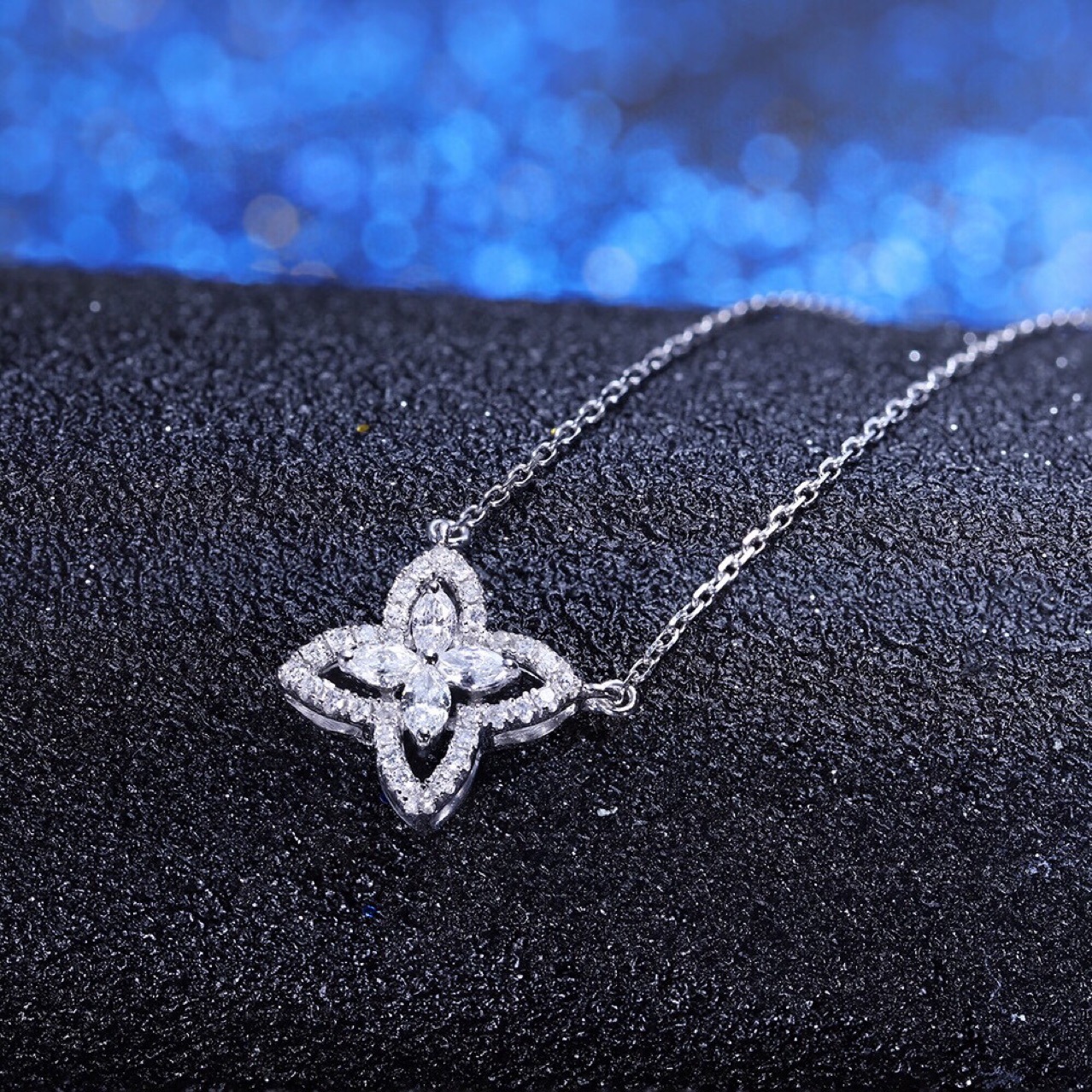 新款18k金镶嵌异形钻石项链,钻石?25分&harr;?