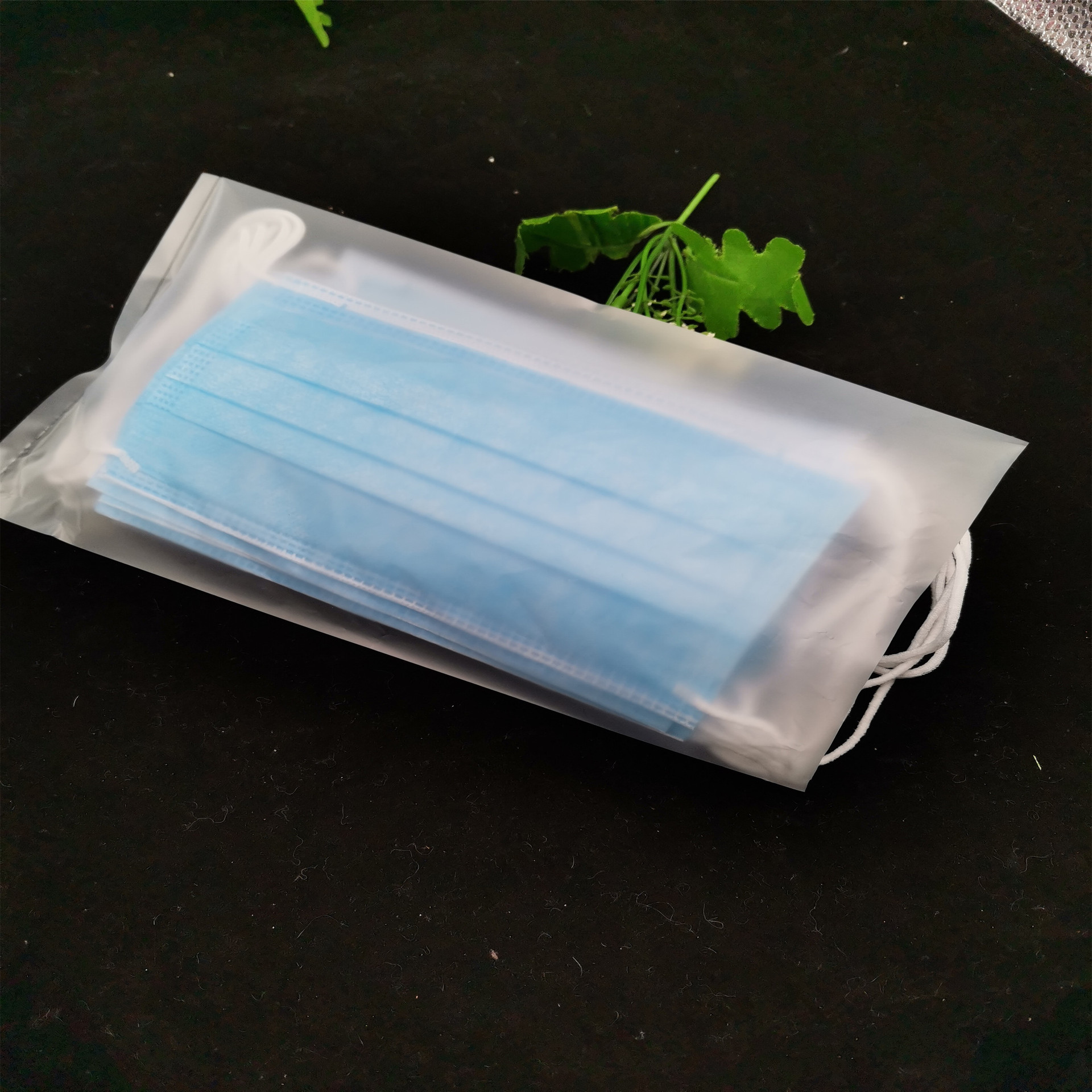 50装一次性通用版中文英文非医用塑料口罩袋热机封口定制po自粘袋