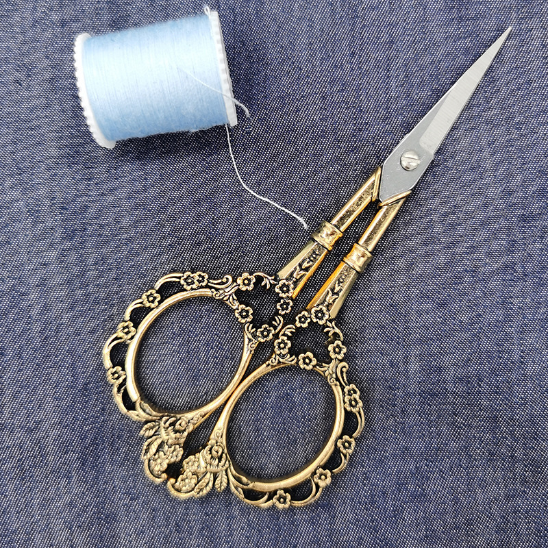 Factory Direct Supply Yinuo Plum Craft Scissors Vintage Scissors Stainless Steel Home Scissors Window Flower Wool Embroidery Scissors