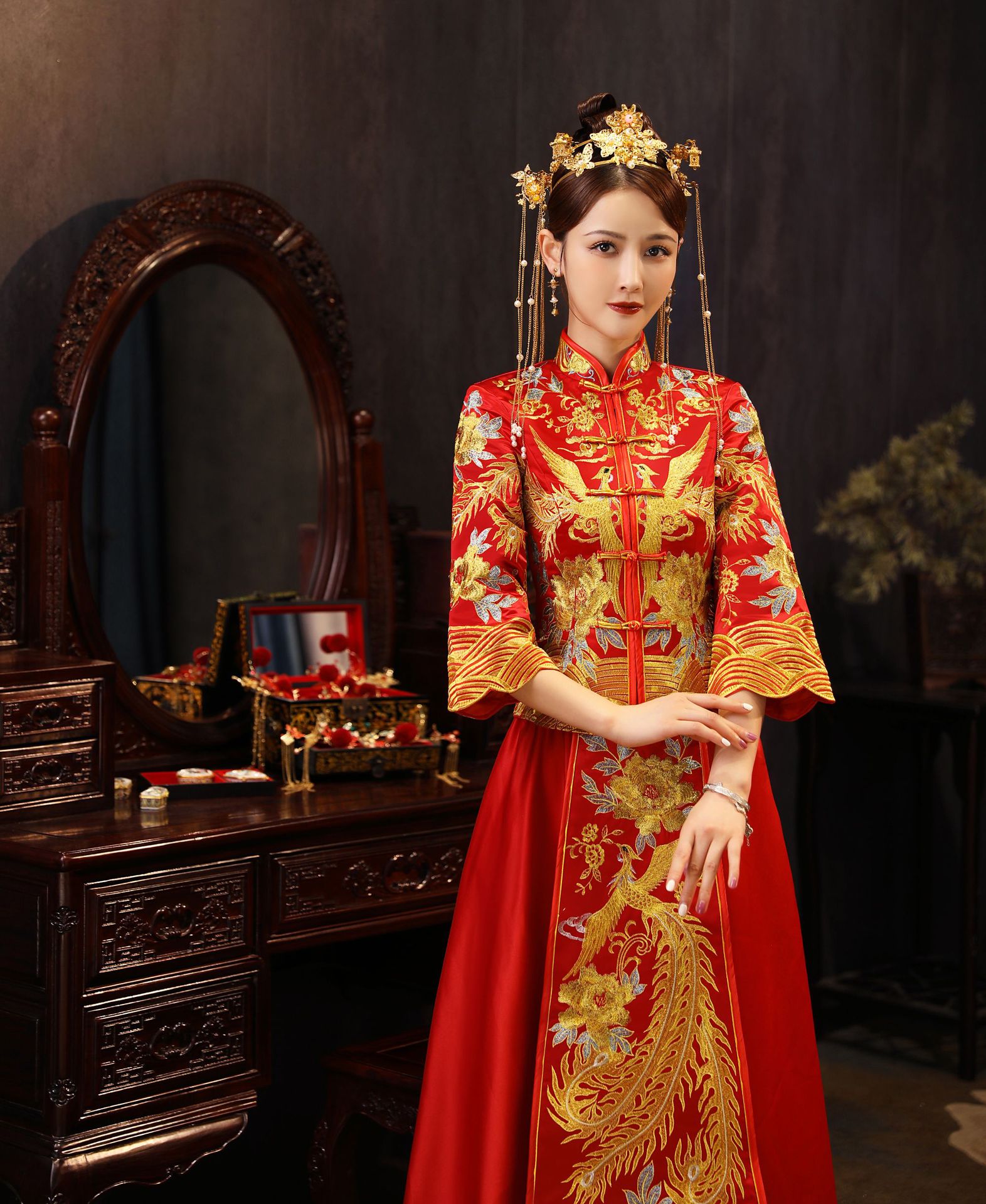 2022秋冬新款新娘结婚秀禾服中式嫁衣礼服敬酒秀和出阁喜服龙凤褂