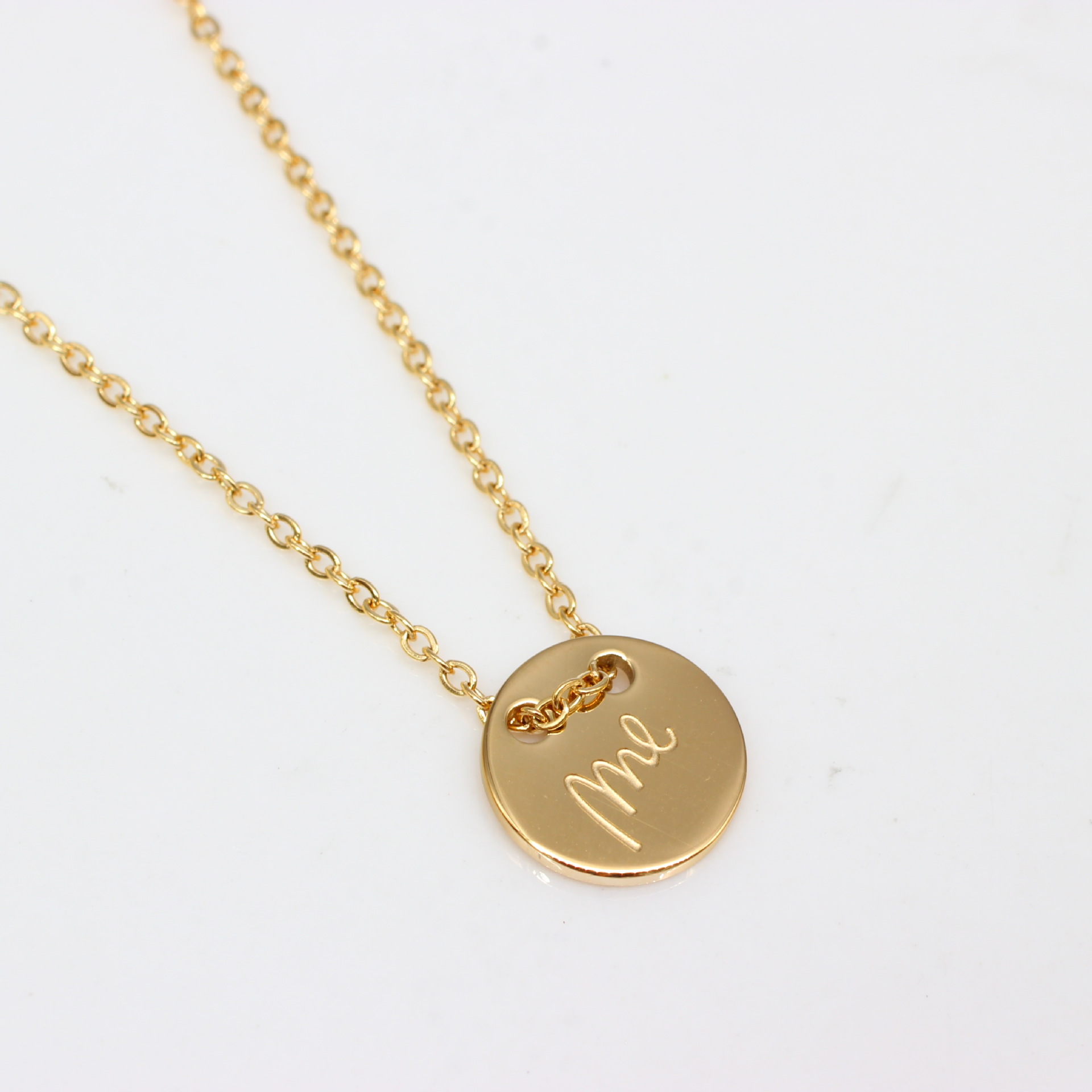 简约百搭英文me钛钢项链 个性字母圆牌锁骨链女14k金森系饰品
