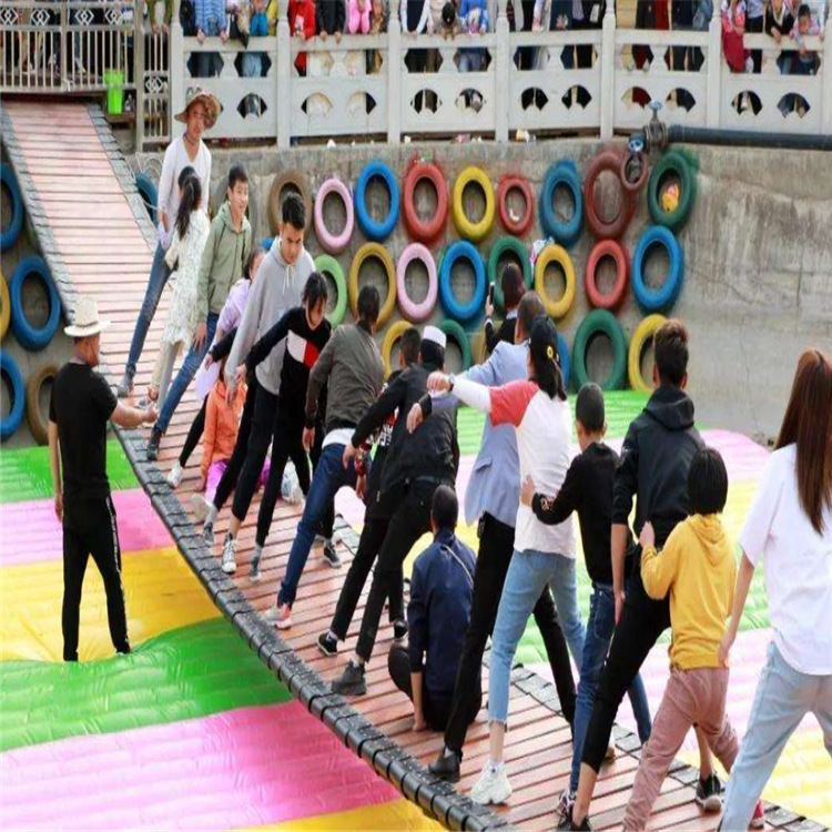 抖音网红桥摇摆桥水上摆摆桥荡桥大型户外娱乐设备景区项目