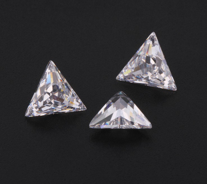 三角形白色锆石裸石批发 合成立方氧化锆透明 人造宝石cz皓石订做