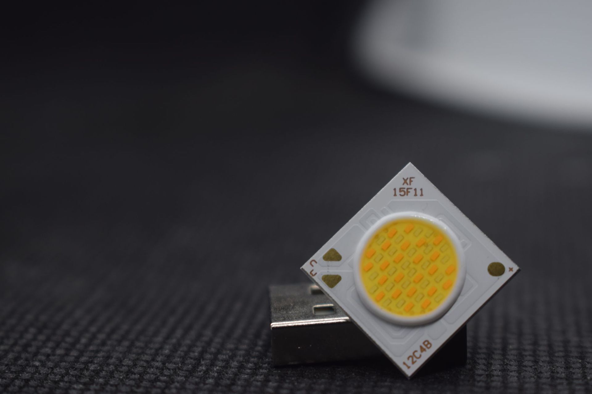 厂家直销 高光密【无光斑】智能调控双色温cob光源led灯珠csp芯片