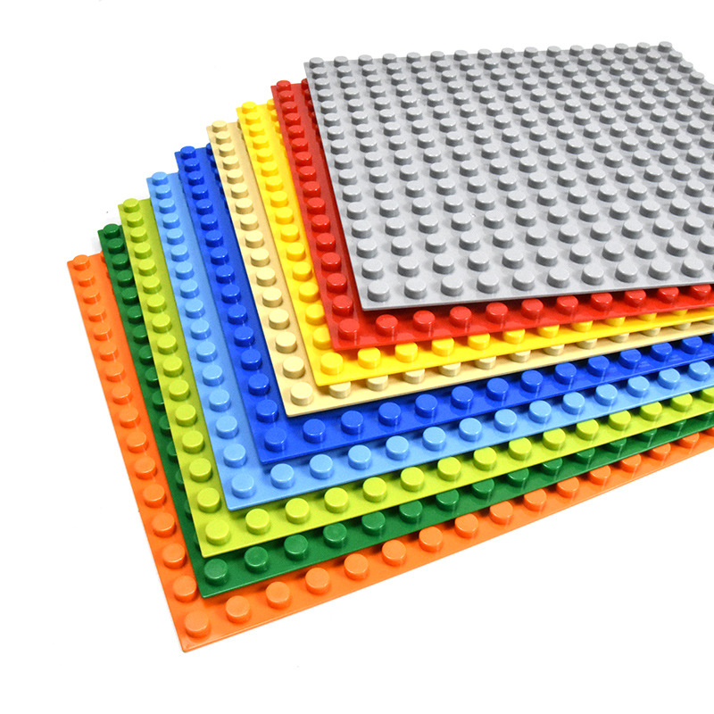 厂家销售16*16孔大颗粒积木底板儿童早教拼装积木桌通用底板批发