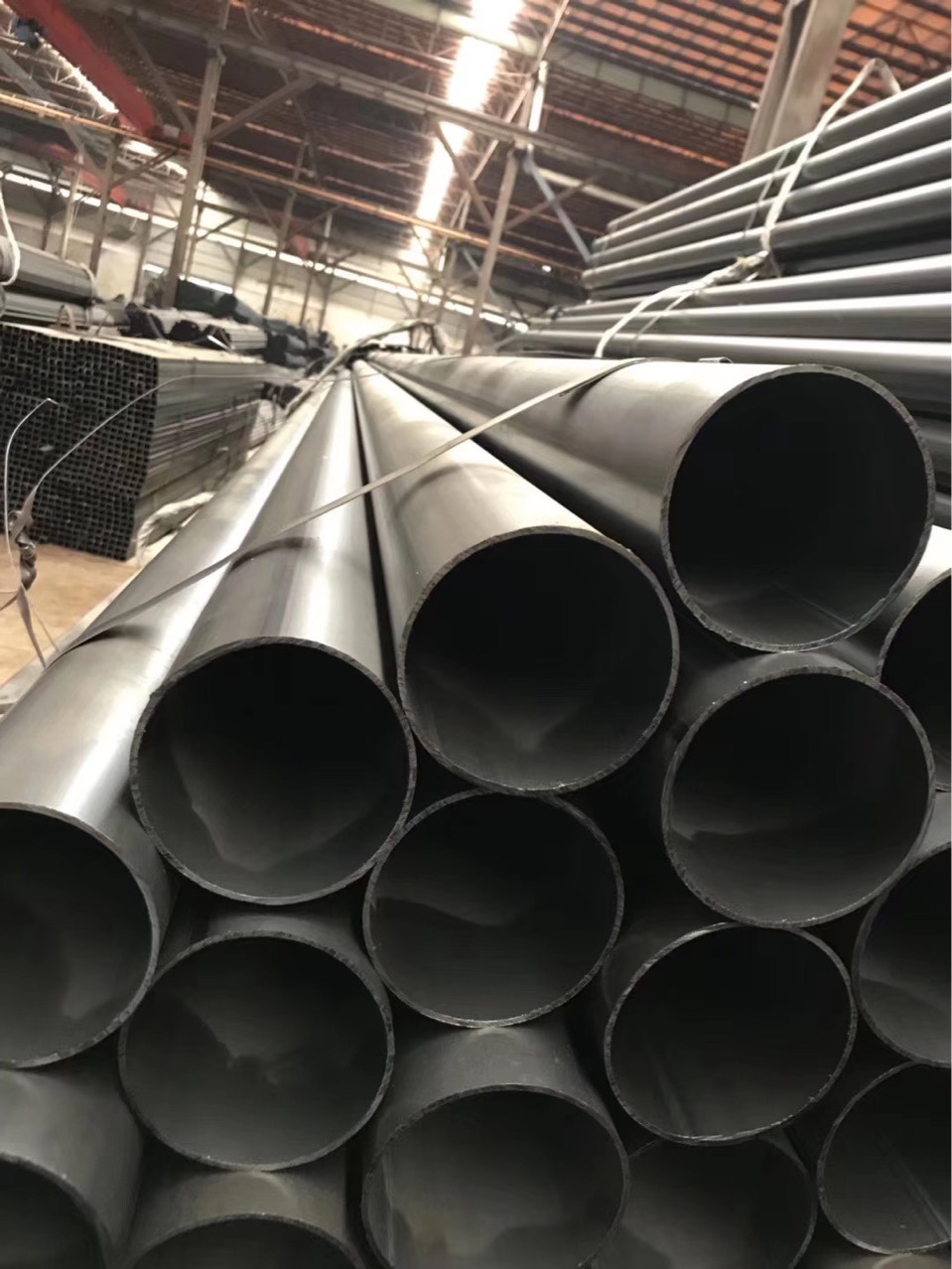 厂家批发铁管:圆铁管铁方管扁圆管半圆管面包管折弯黑料椭圆管