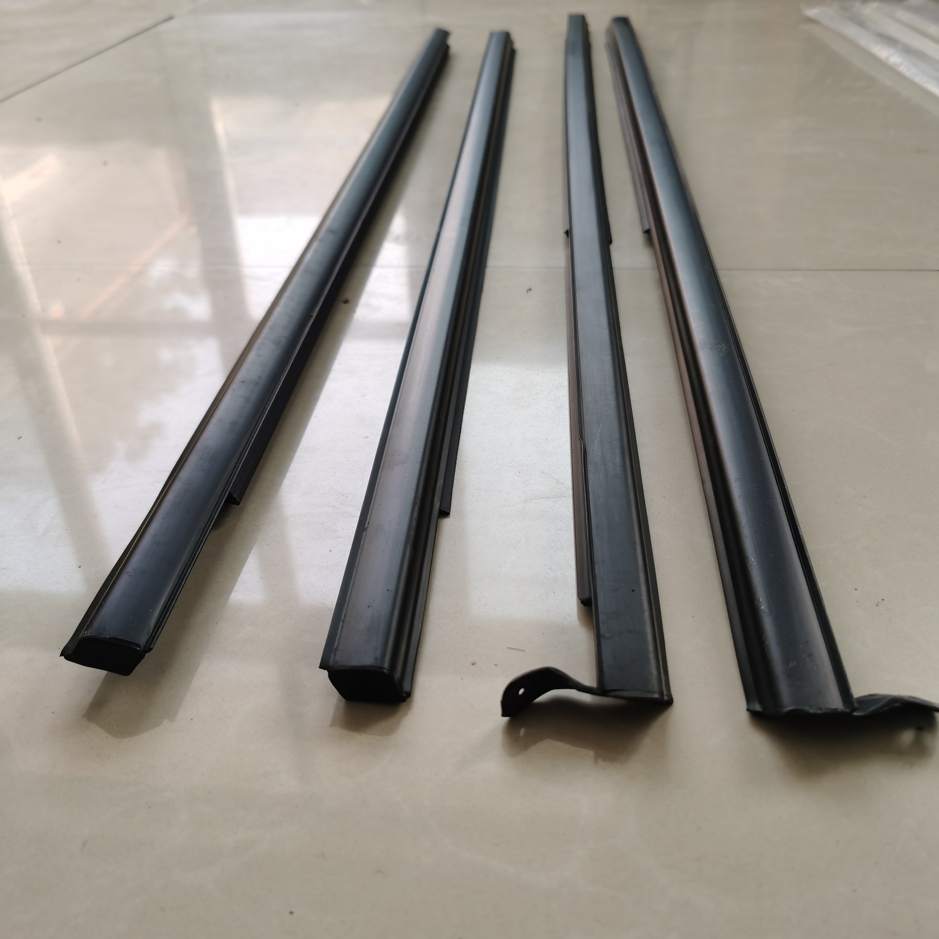 适用于三菱猎豹奇兵黑金刚汽车车窗玻璃外挡水外压条外切条密封条