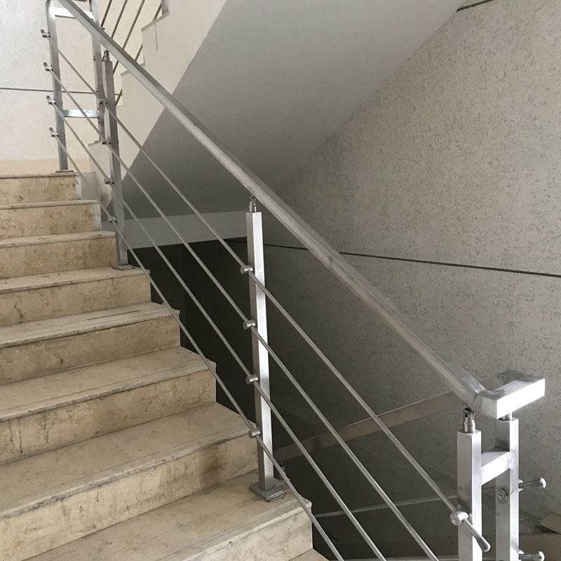 供应不锈钢方管立柱不锈钢扶手配件楼梯栏杆立柱厂家直销物美价廉