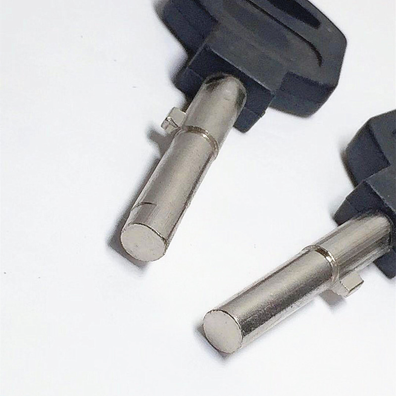 黑胶方柄圆柱直筒王利磁性打孔长款宽6mm长21mm防盗锁钥匙胚子