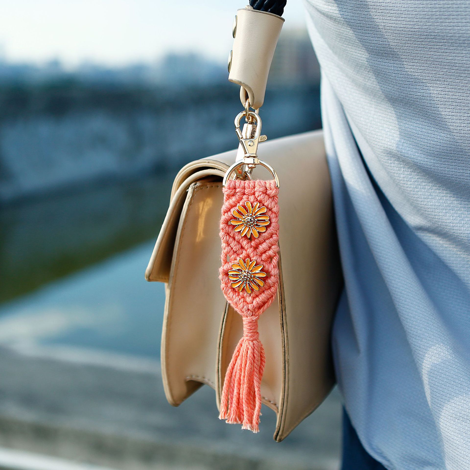 新款绳编绳结手工编织流苏包包挂件珐琅菊花小雏菊钥匙扣饰品挂饰