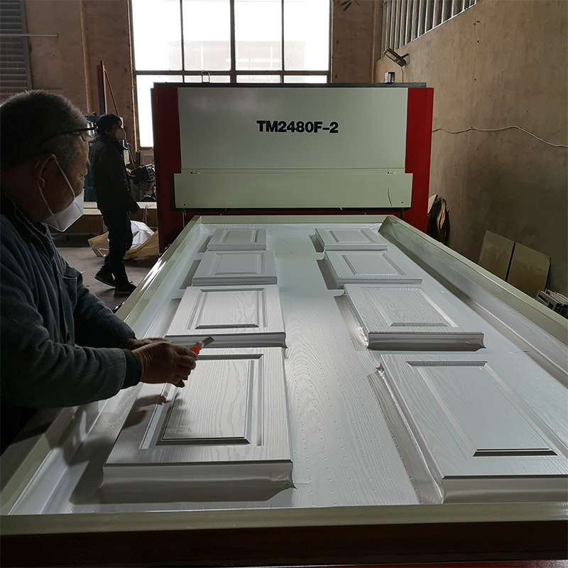 畅销打造家具定制全自动双工位真空覆膜机木门皮革吸塑机厂家定制