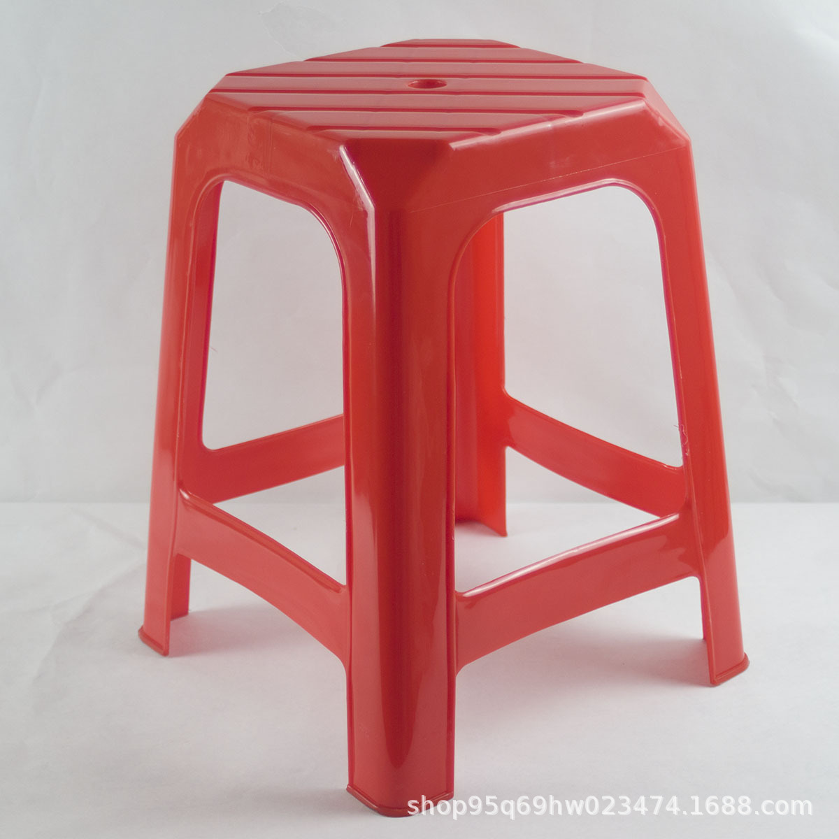 厂家直销塑料凳子成人塑胶凳子家用加厚红色蓝色会场专用红色方凳