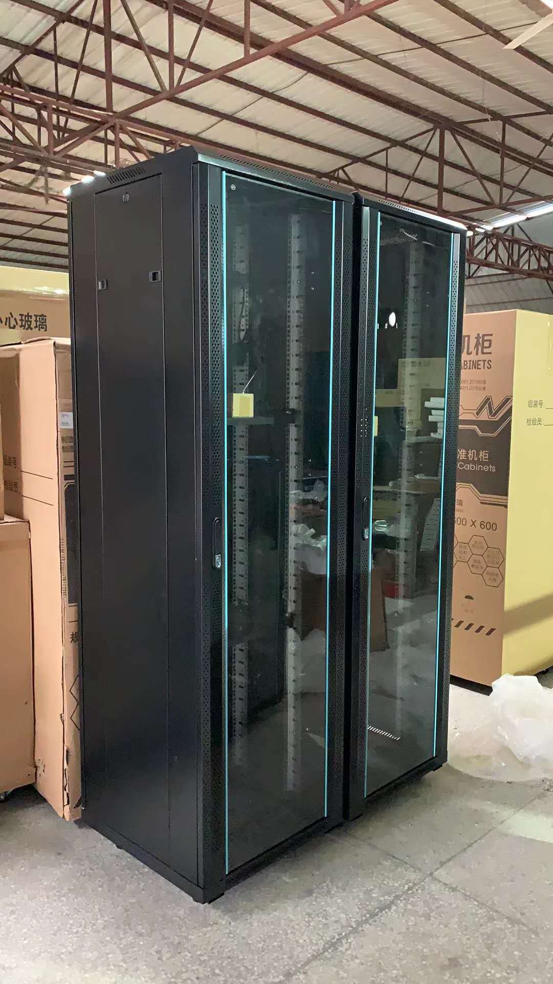 机柜600*600*42u加厚型网络机柜机房机柜交换机机柜厂家供应
