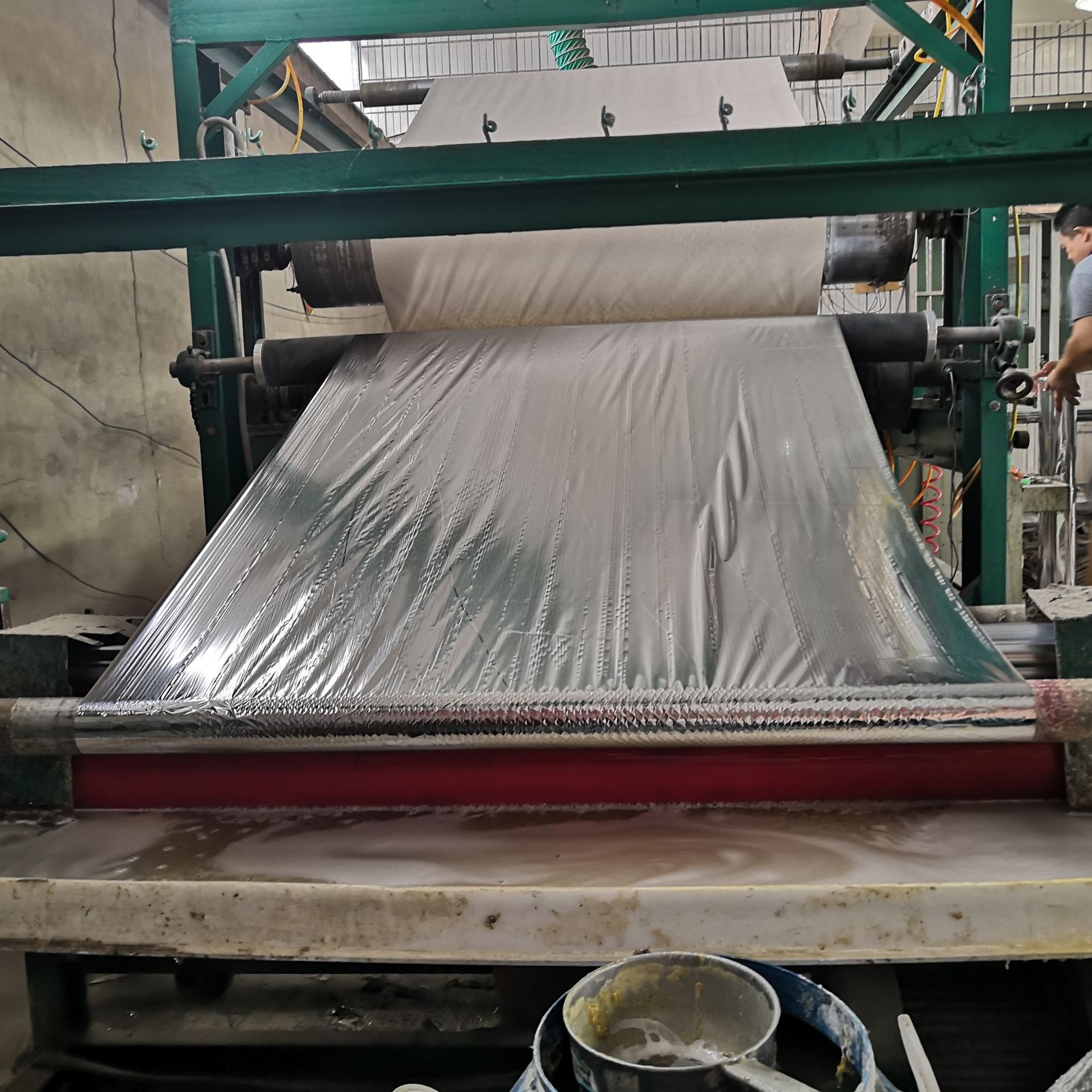 批发地暖反射膜 牛皮纸反射膜镜面反射膜铝箔纸反射膜 隔热膜