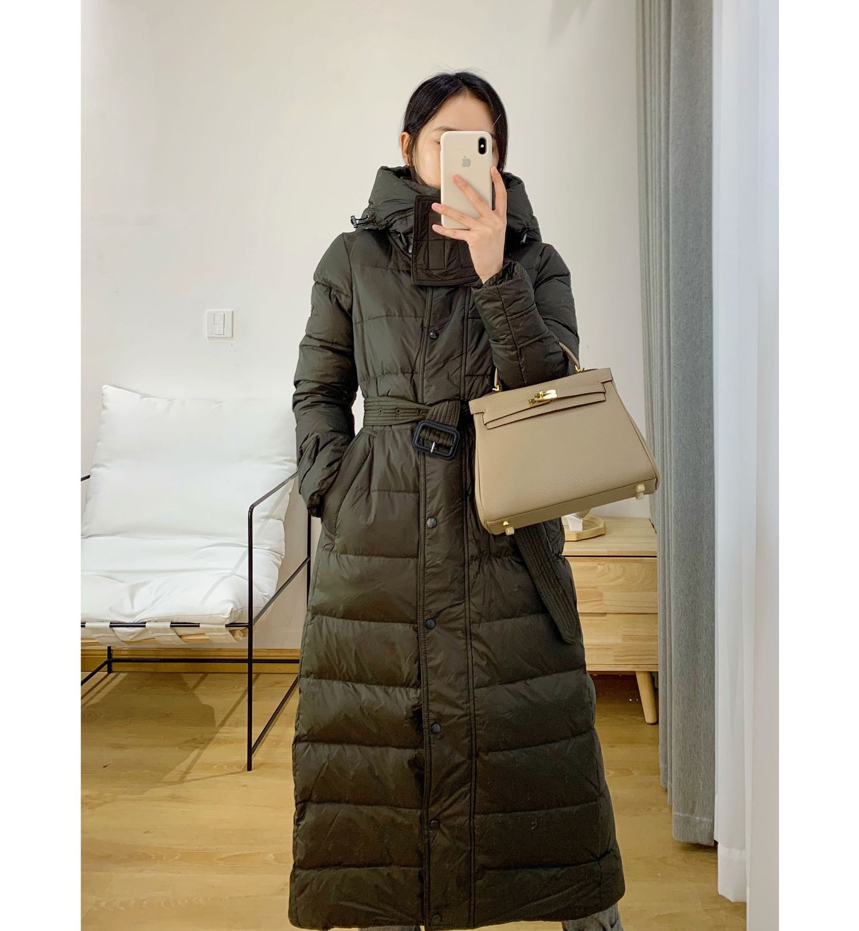 蓬松保暖 90鹅绒系带收腰显瘦过膝超长款连帽羽绒服女