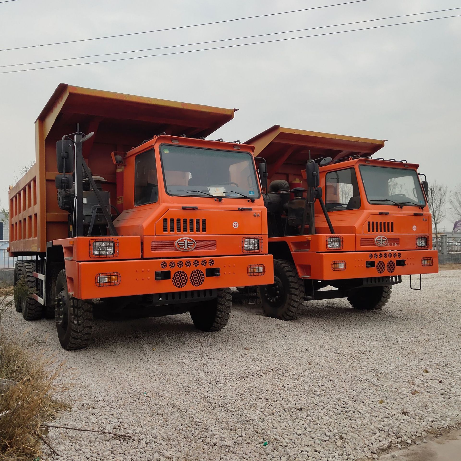 云南二手后翻自卸车豪沃 矿山霸王自卸货车 宽体后八轮自卸工程车