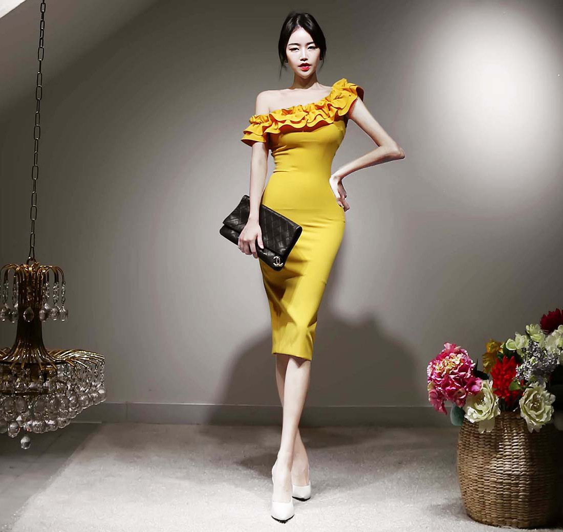 斜肩晚礼服女2020夏装时尚木耳边设计感包臀连衣裙宴会装修身