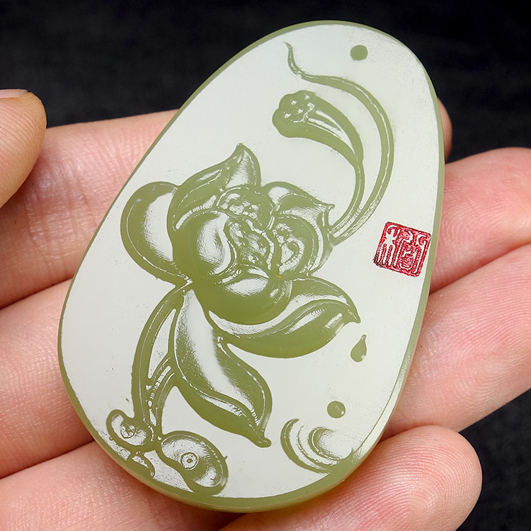 名缘玉器和田玉阿富汗青白色羊脂级莲花吊坠冰清玉洁荷花玉牌挂件