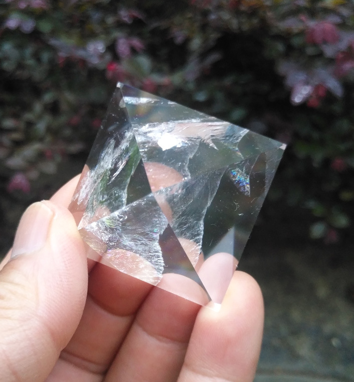 阿赛斯特莱天然白水晶七彩光金字塔彩虹