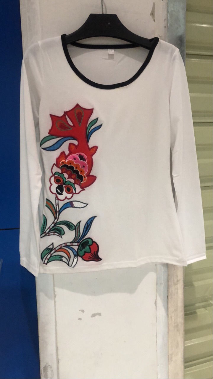 民族风刺绣图案长袖t恤