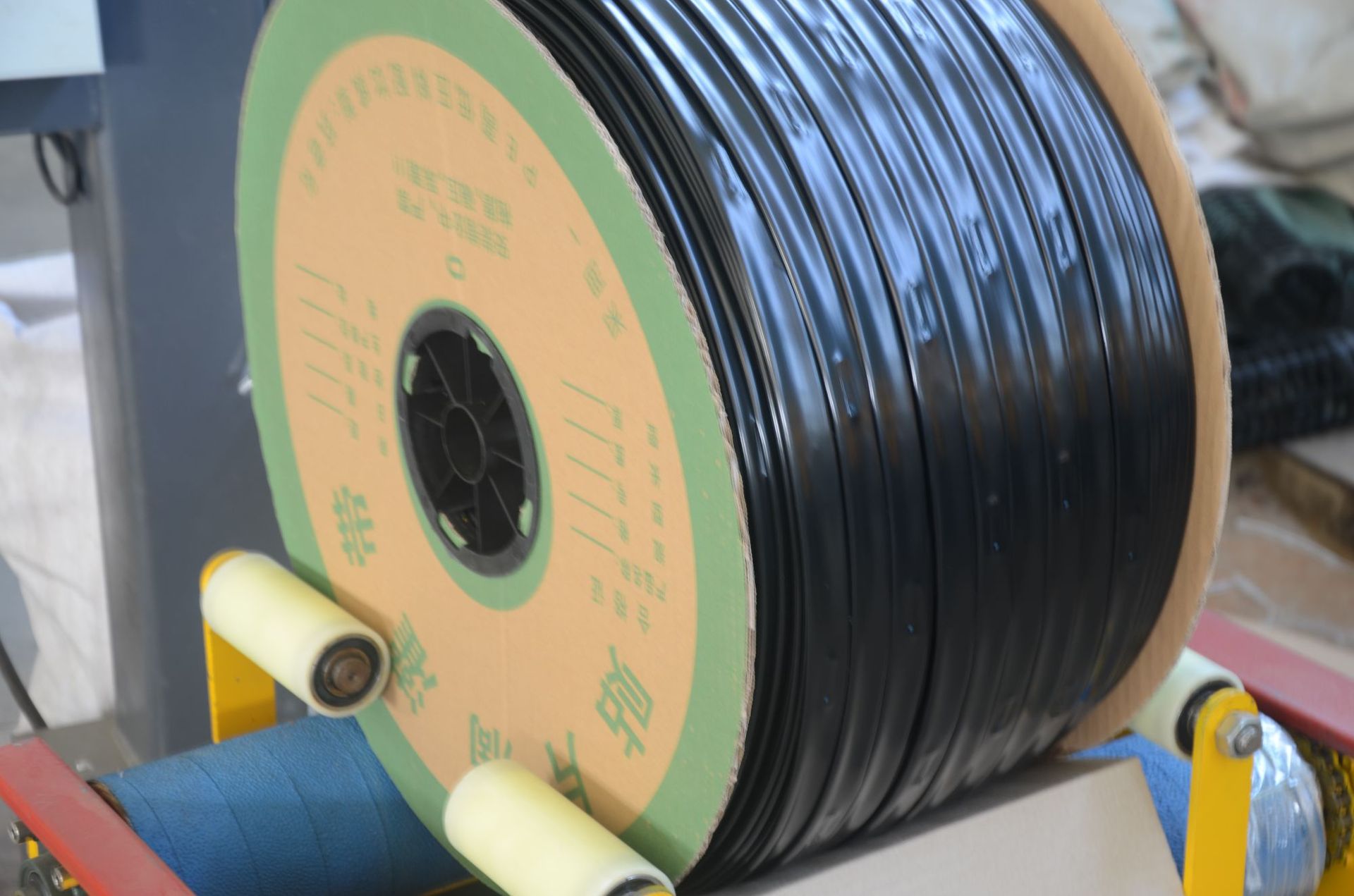 16mm贴片式滴灌带内镶滴灌带单孔双孔蔬菜大棚草莓水果滴水