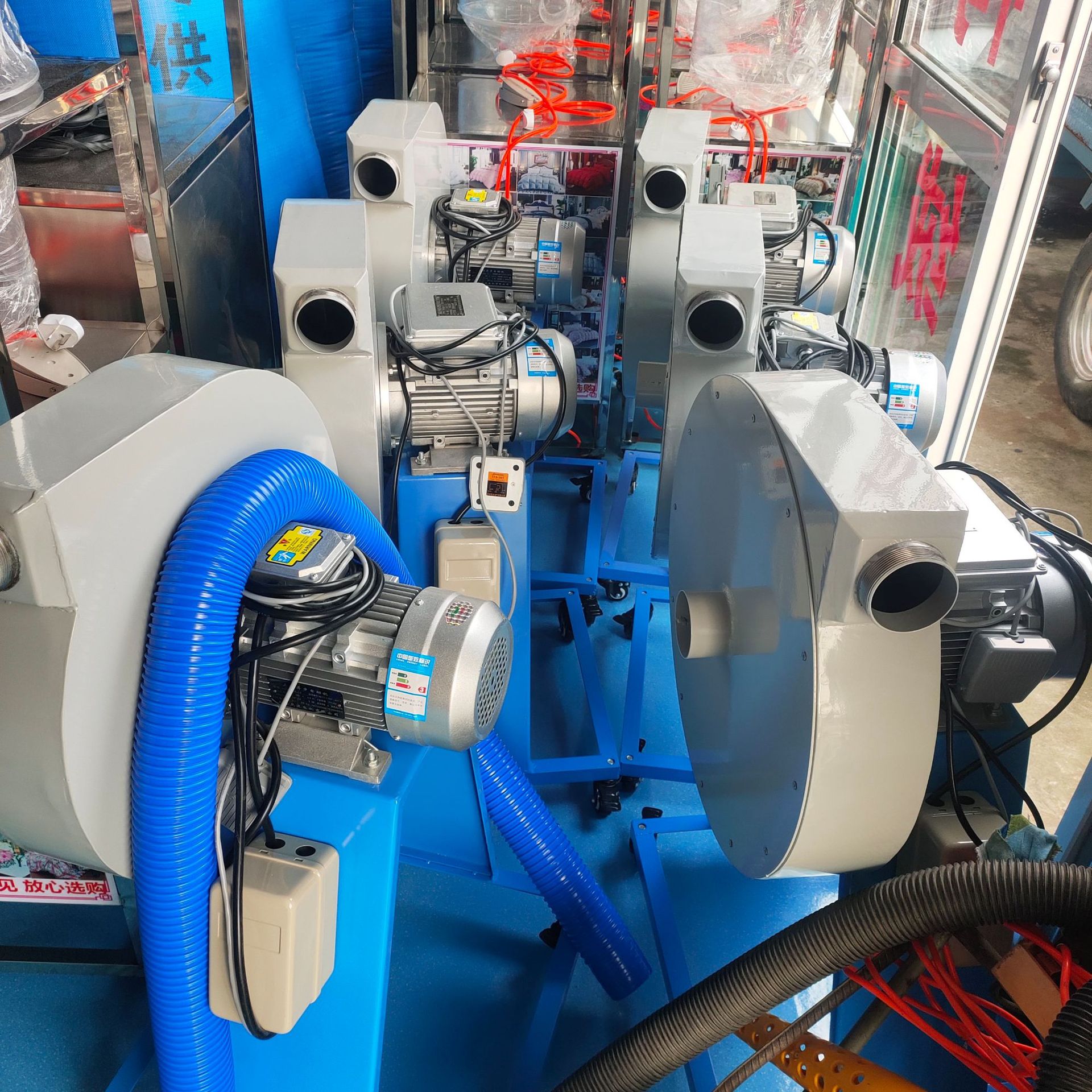 新型轻便现场羽绒被制作自动充绒机低噪音大功率冲绒机器羽绒被壳