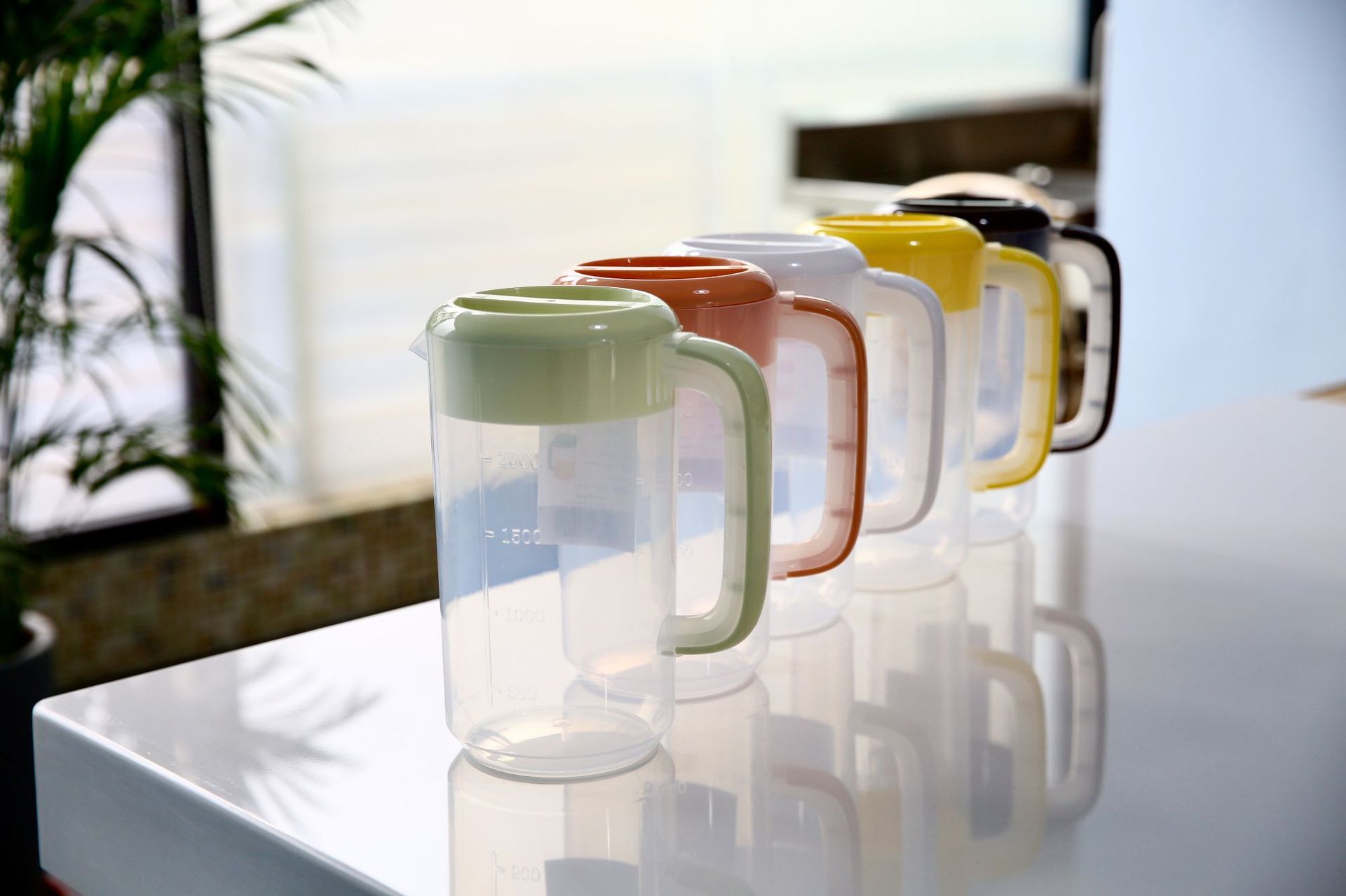 金德带刻度塑料冷水壶大容量加厚凉水壶带盖冰水壶果汁壶量杯