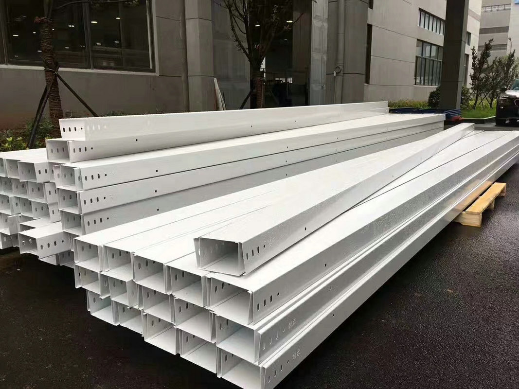 白色槽式大跨距桥架100*50 防火电缆桥架 电线槽镀锌槽式桥架