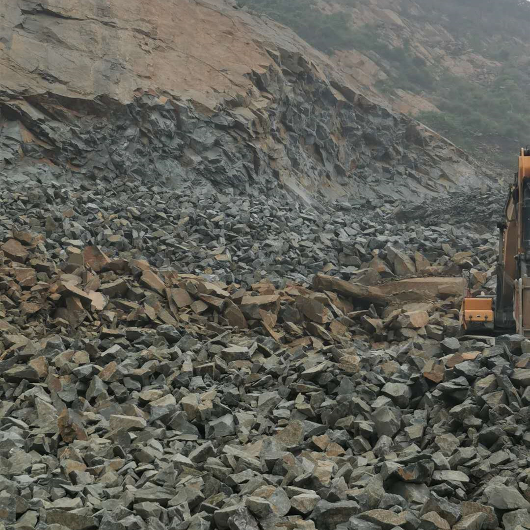 高速铺路用玄武石碎石 玄武石机制石子 灰色玄武岩石子