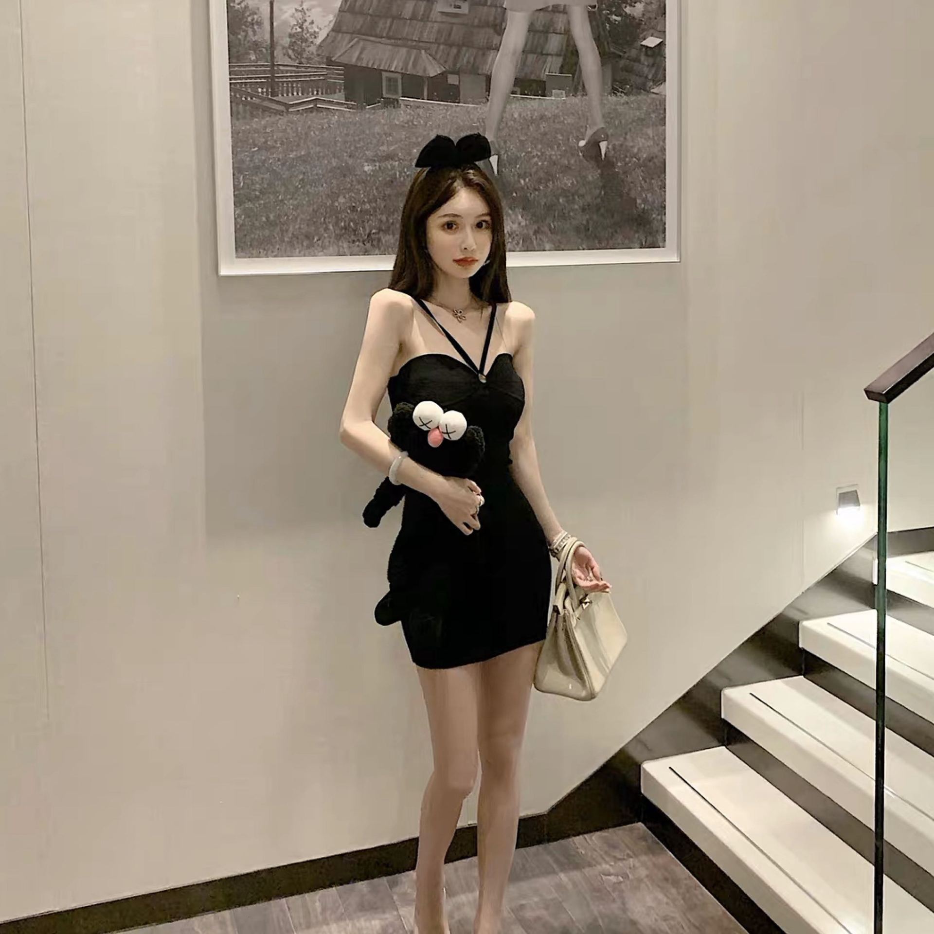 倾城富家女 冰丝两色裙子 黑白收腰显瘦气质吊带连衣裙女夏