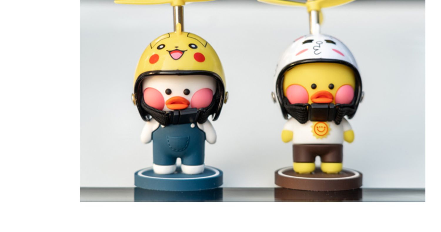 网红破风鸭玻尿酸鸭竹蜻蜓车载摆件嘟嘟鸭可爱小黄鸭头盔车内饰品