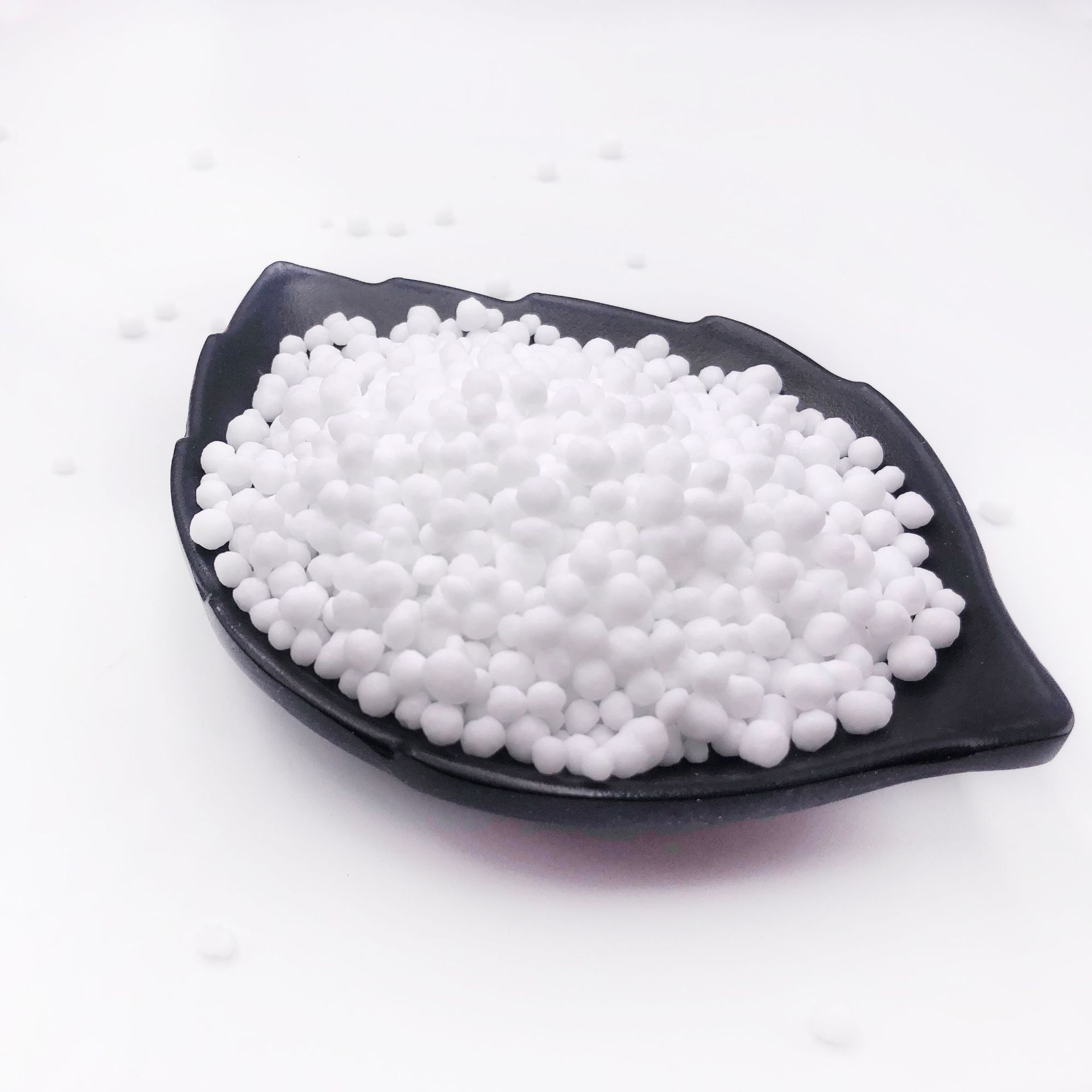 供应农用尿素大颗粒农用尿素含氮量46农用追肥大尿素颗粒批发价