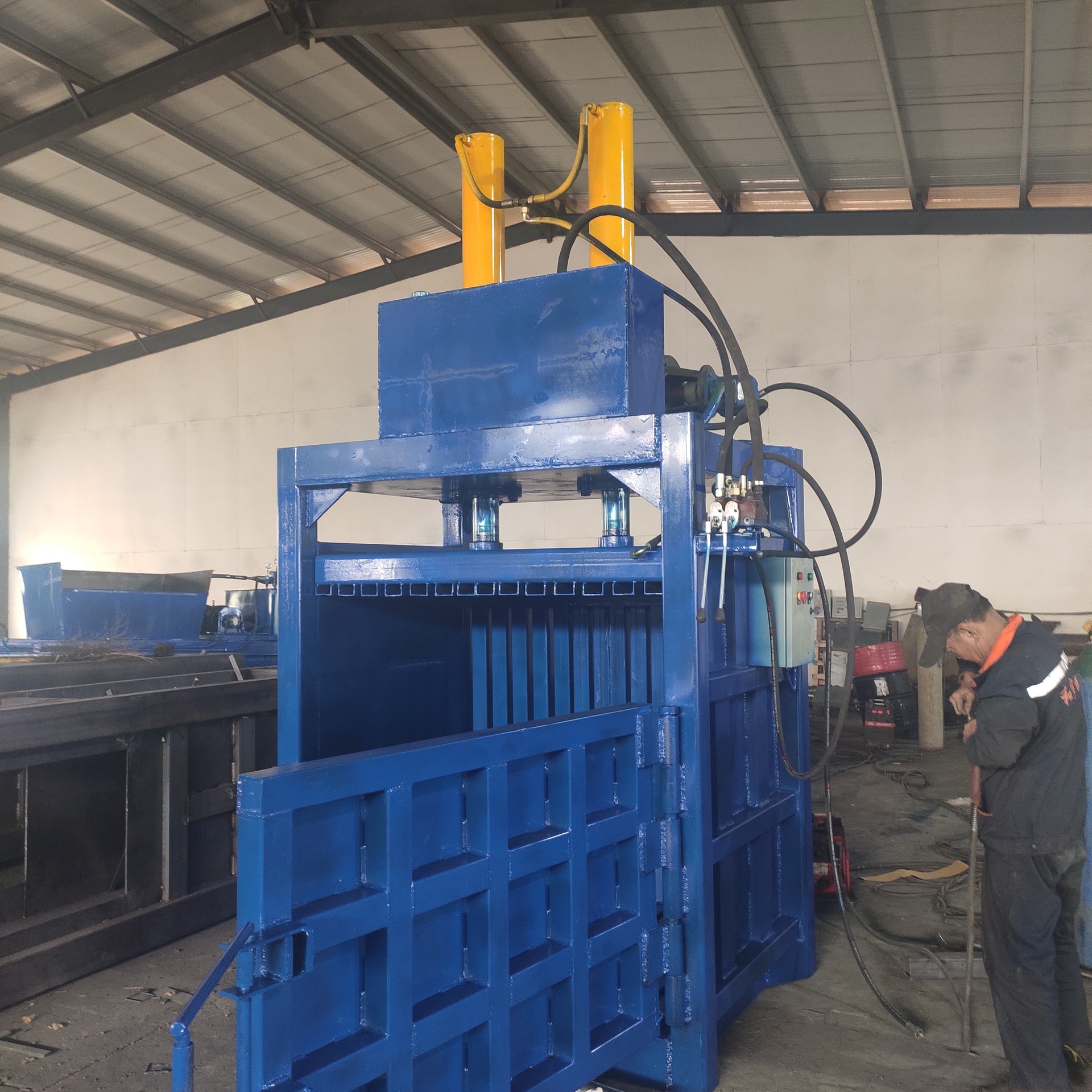 纸箱废品立式打包机易拉罐废塑料瓶压缩废纸小型捆液压纸板打包机