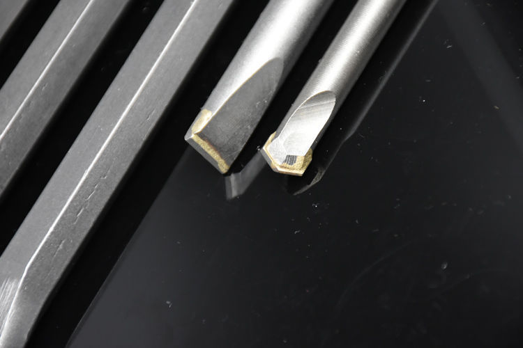 博士电锤钻头加长圆柄两坑两槽扁凿子冲击钻头镐尖混凝土錾子铲镐