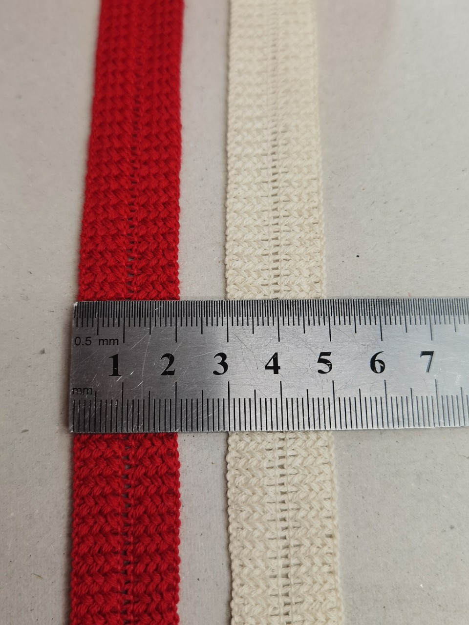 厂家直销现货供应,所有宝贝图片都是金诚花边实物拍摄,由于光线,无法