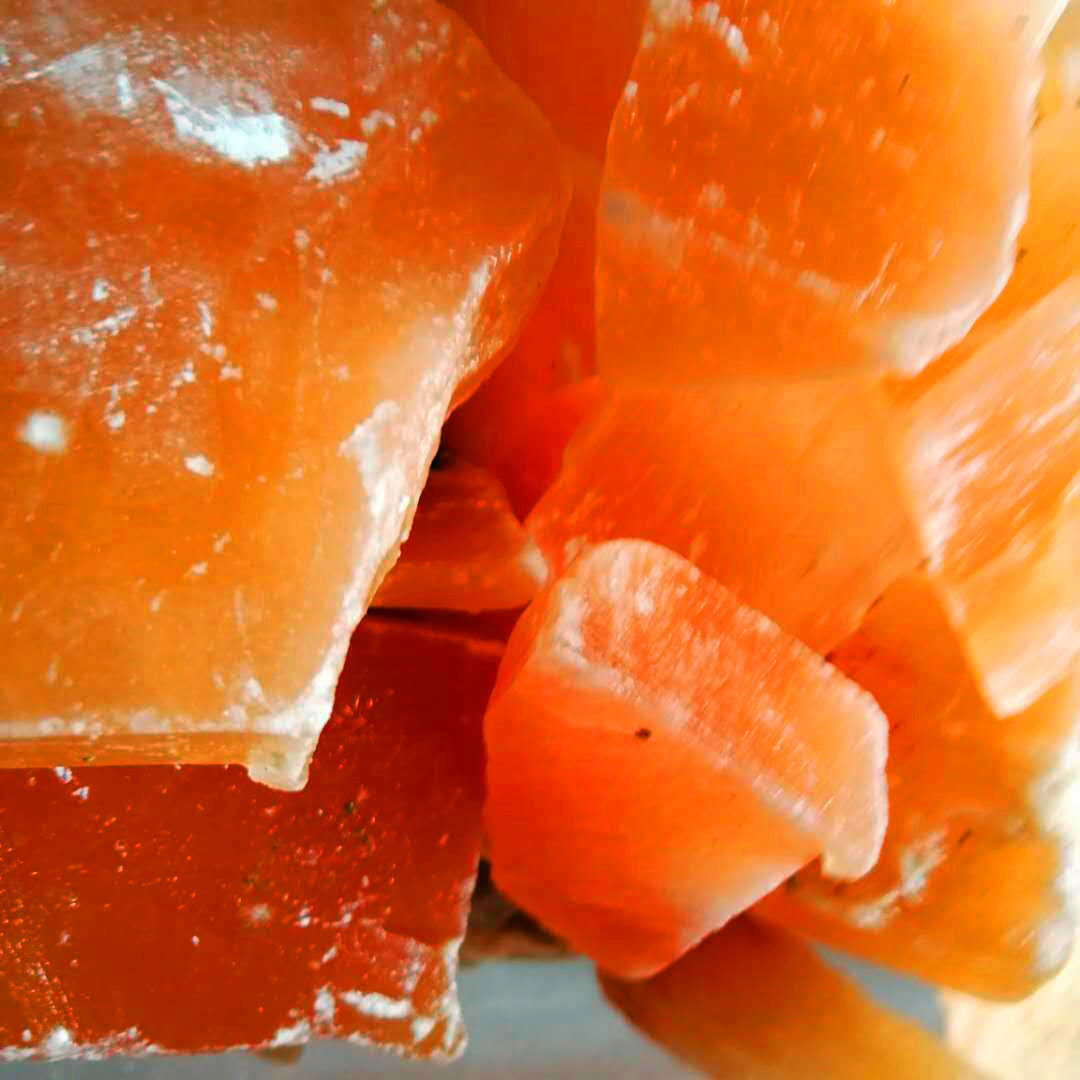 天然石膏原石 红石膏原石 摩洛哥石膏能量石批发