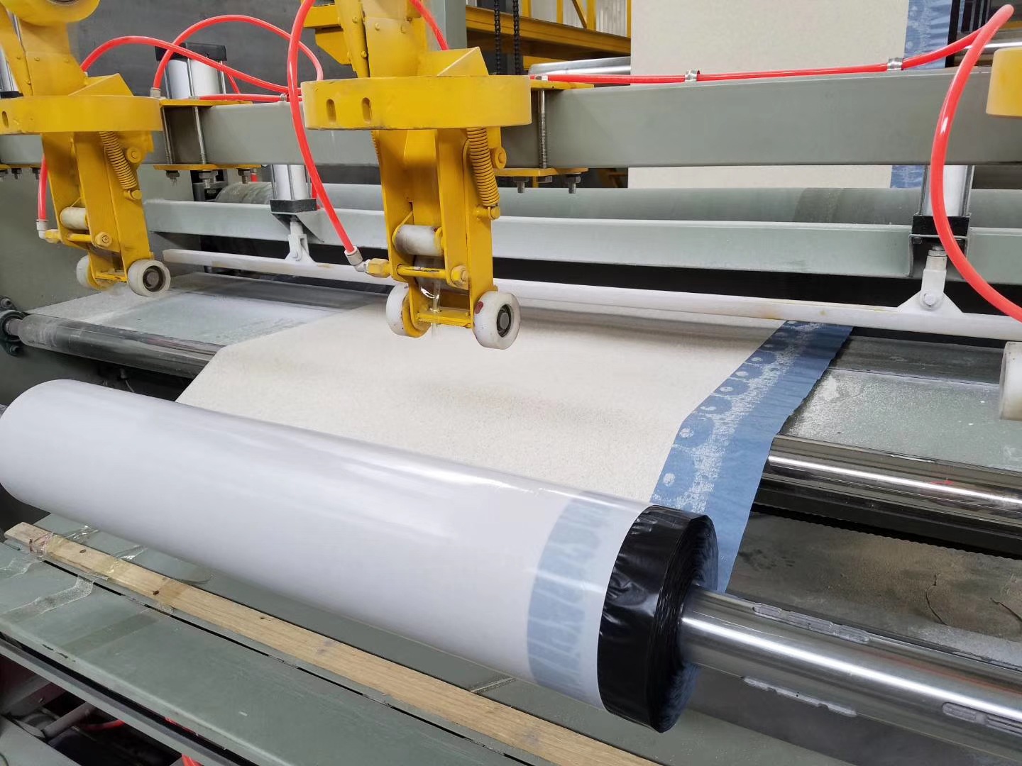 非沥青基强力交叉膜自粘高分子防水卷材1.5mm预铺式丁基自粘1.