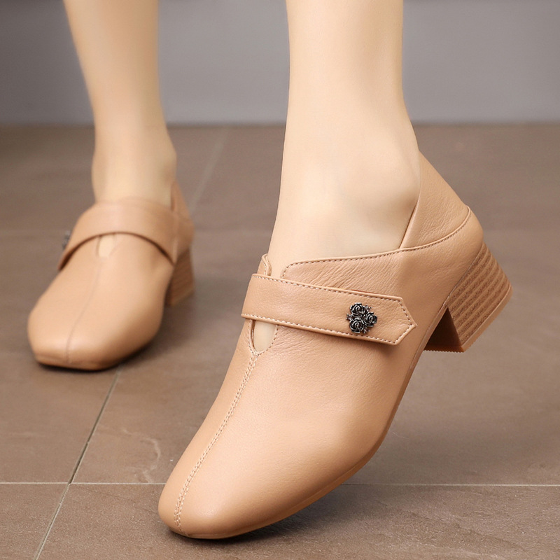 真皮女鞋春秋单鞋女中年中跟皮鞋粗跟秋季软底软皮大码妈妈鞋百搭
