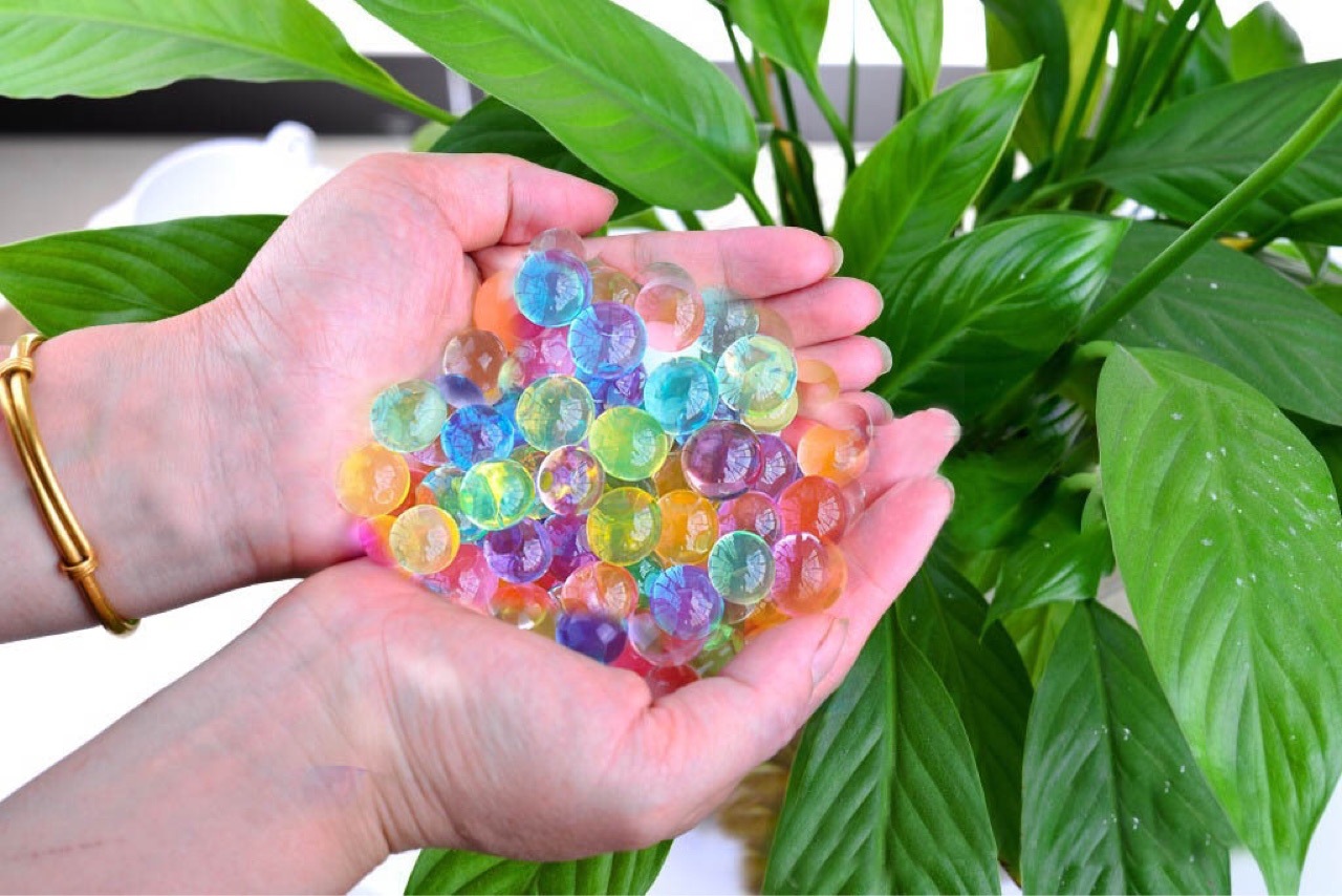 彩色水晶弹珠吸水珠养花球状高分子膨胀树脂厂家直销