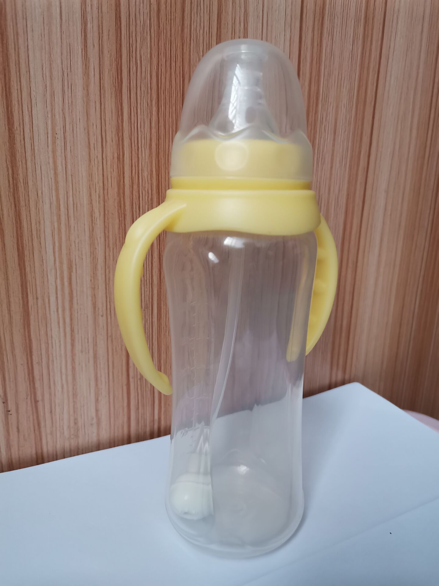 奶瓶可使用微波炉(仅限于装有奶或水的瓶身,不包括瓶身以外的部件)但