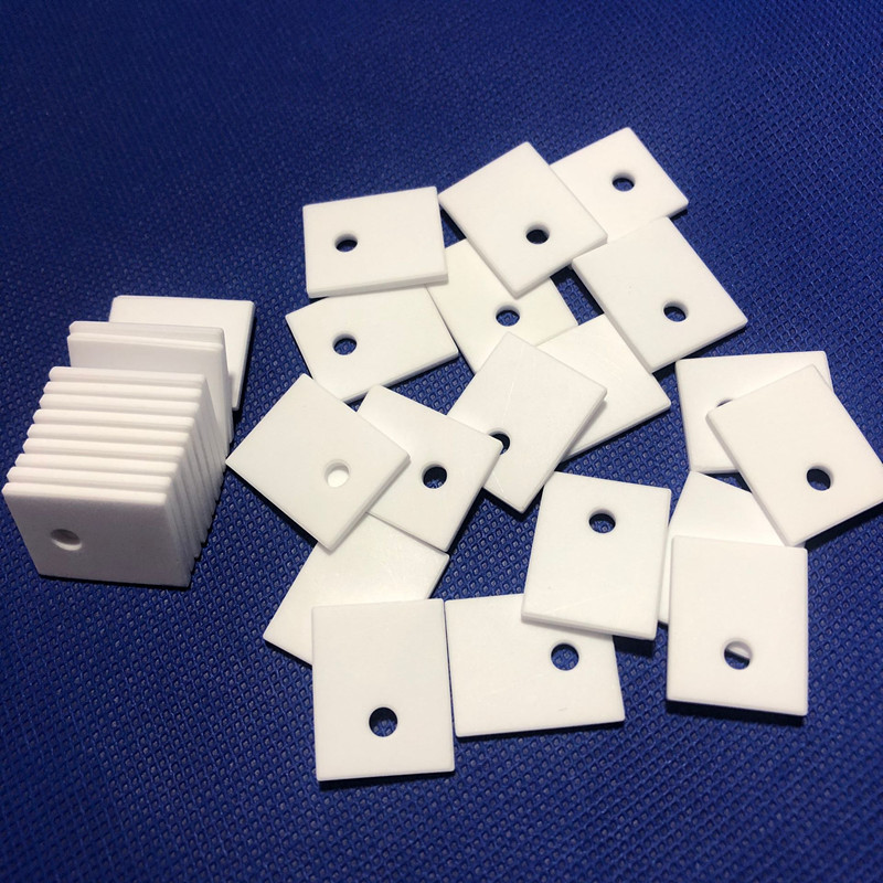 氧化铝95陶瓷基片带孔长方形陶瓷片绝缘片