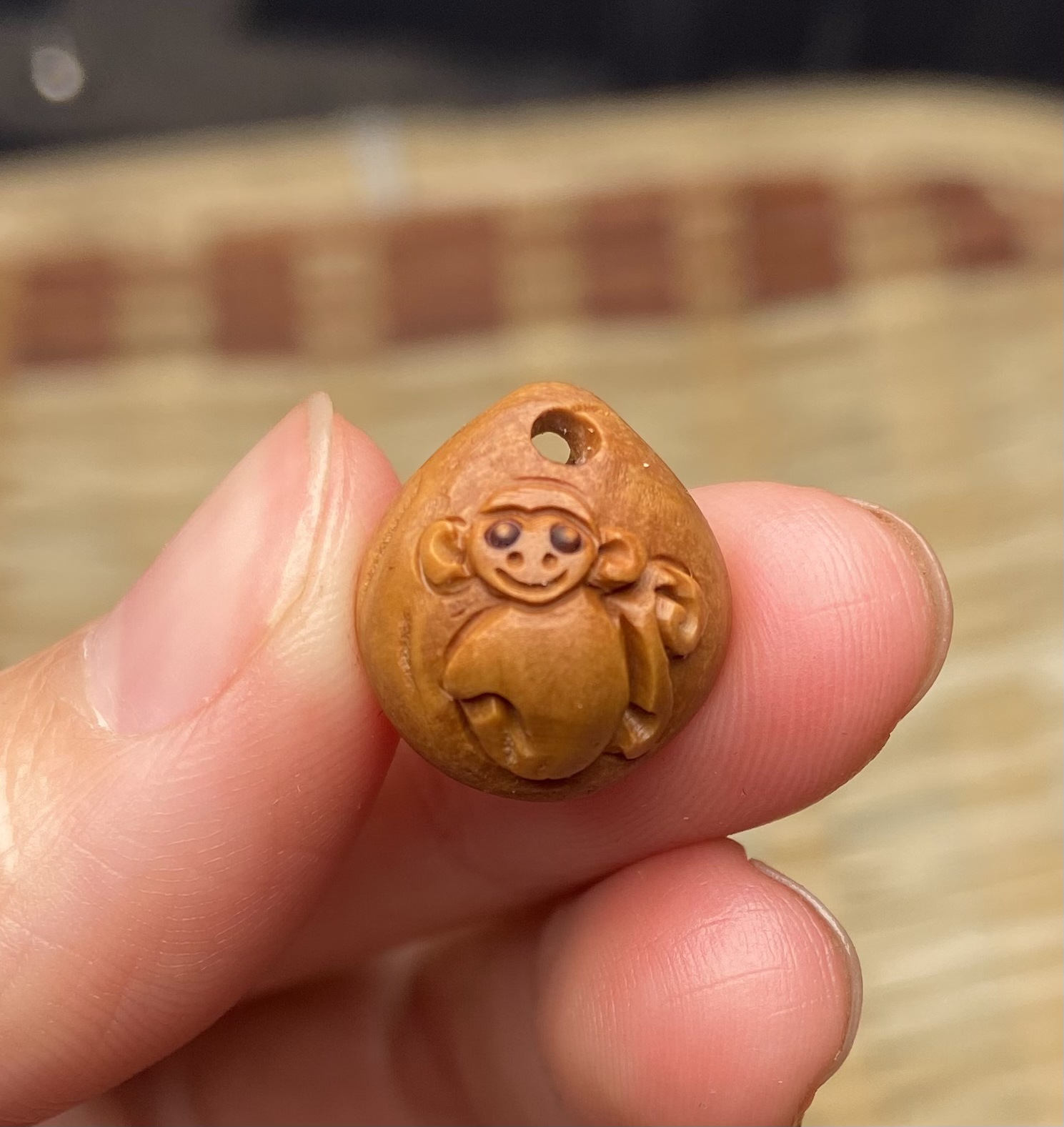 厂家批发龙纹桃核雕刻生肖手工diy饰品配件文玩配饰散珠工艺品