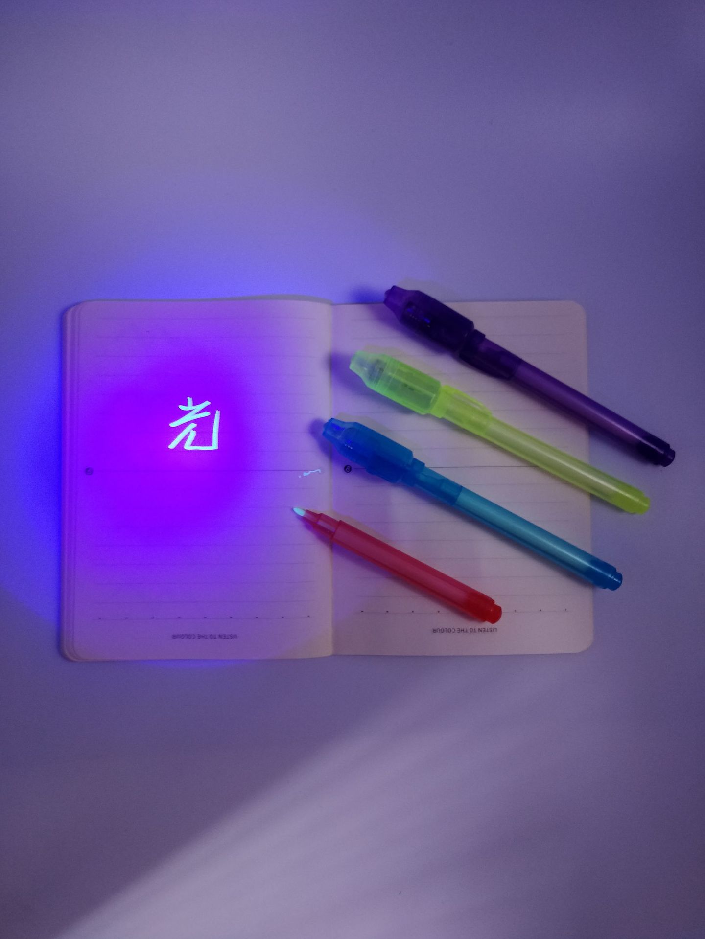厂家定制uv灯笔 紫光灯荧光笔 秘密书写标记笔 魔术隐形记号笔