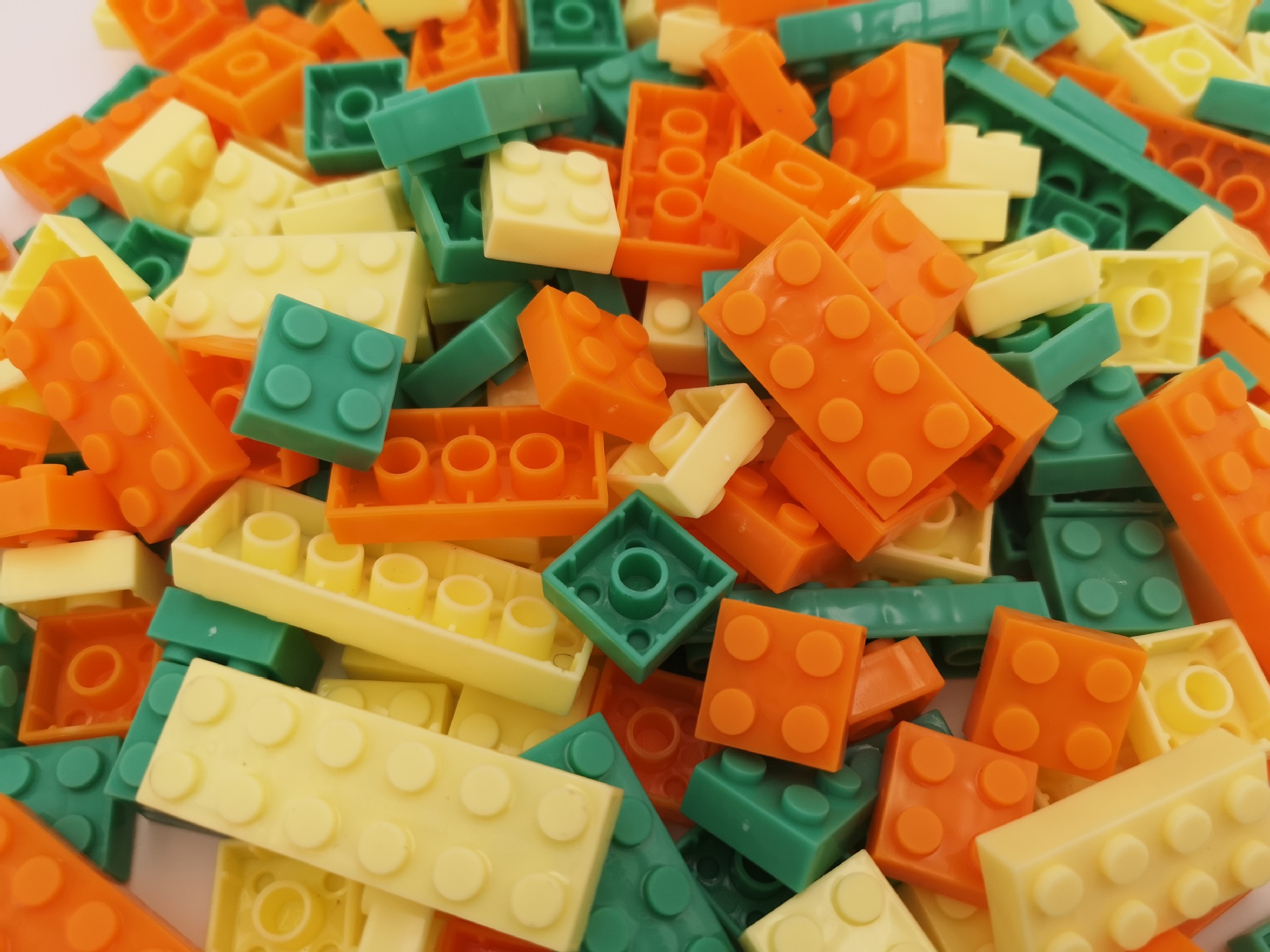 厂家直销环保塑料新款幼儿园小颗粒积木玩具早教儿童拼插积木收纳