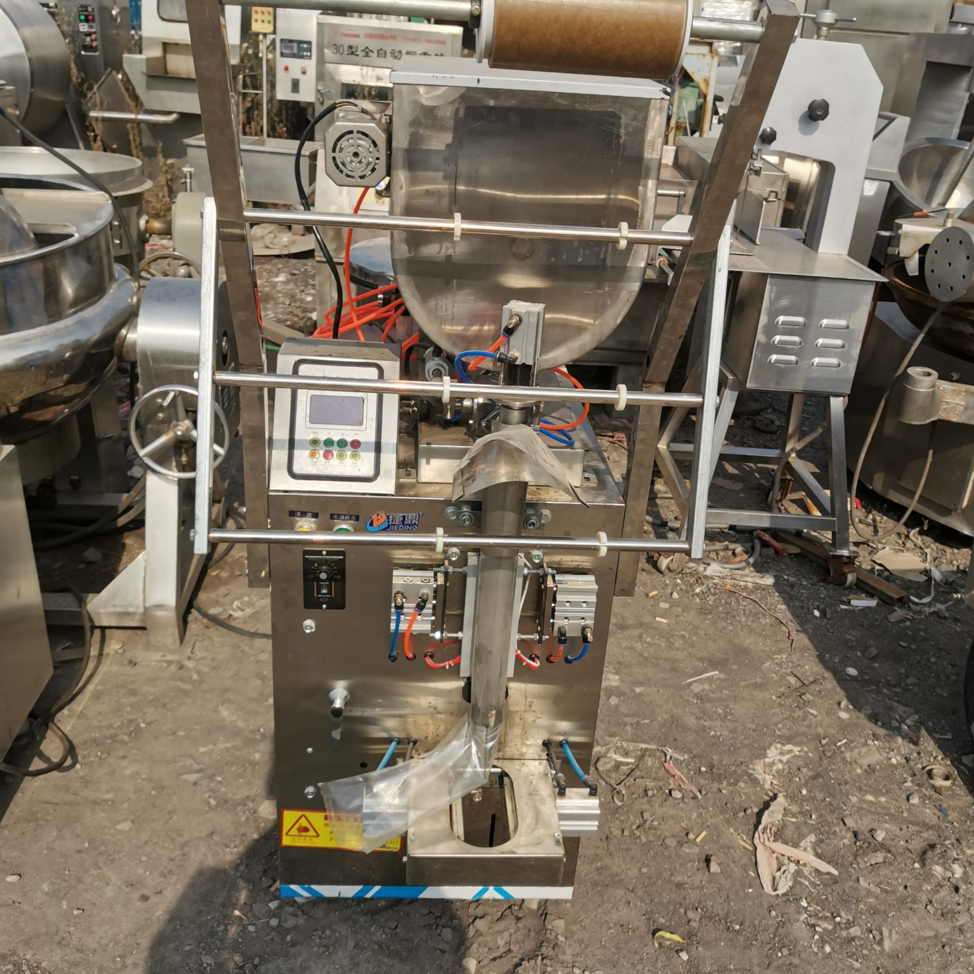 二手灌装机全自动酱料包装机馅料辣椒酱灌装机酱料膏体灌装机