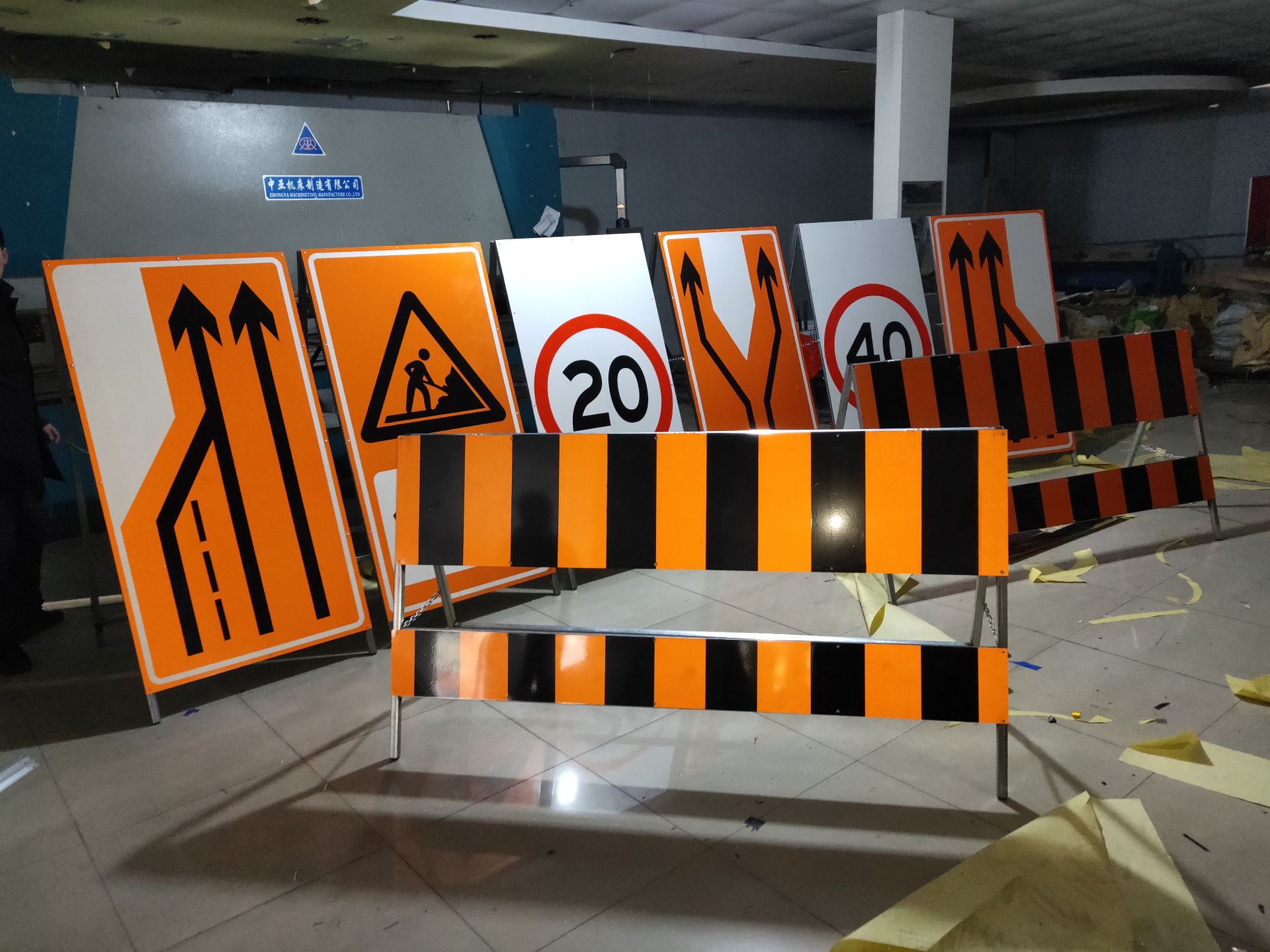 道路标识牌人防牌警示牌 f杆三角牌反光高速公路施工指示牌定制