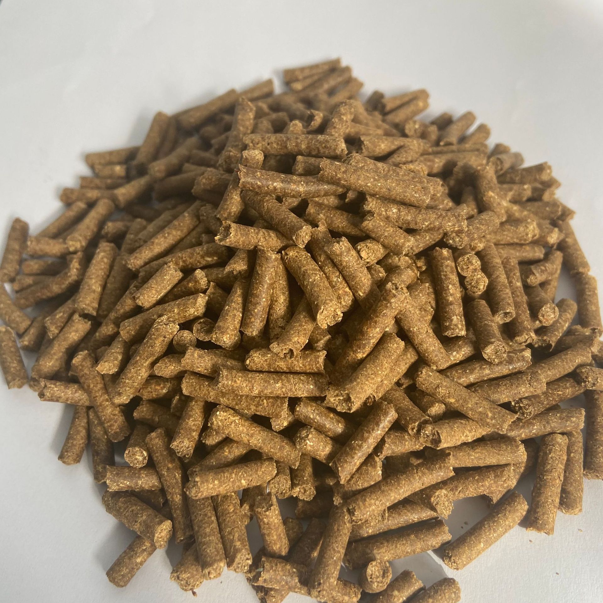 蛋鸡蛋鸭牛羊肉鸡肉鸭发酵颗粒饲料添加用 厂家供应