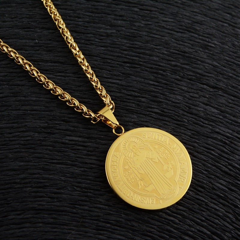 hiphop欧美夜店嘻哈经典个性上帝圆牌钛钢项链挂饰男女款20522a